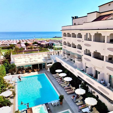 Hotel Derby Exclusive Milano Marittima Bagian luar foto