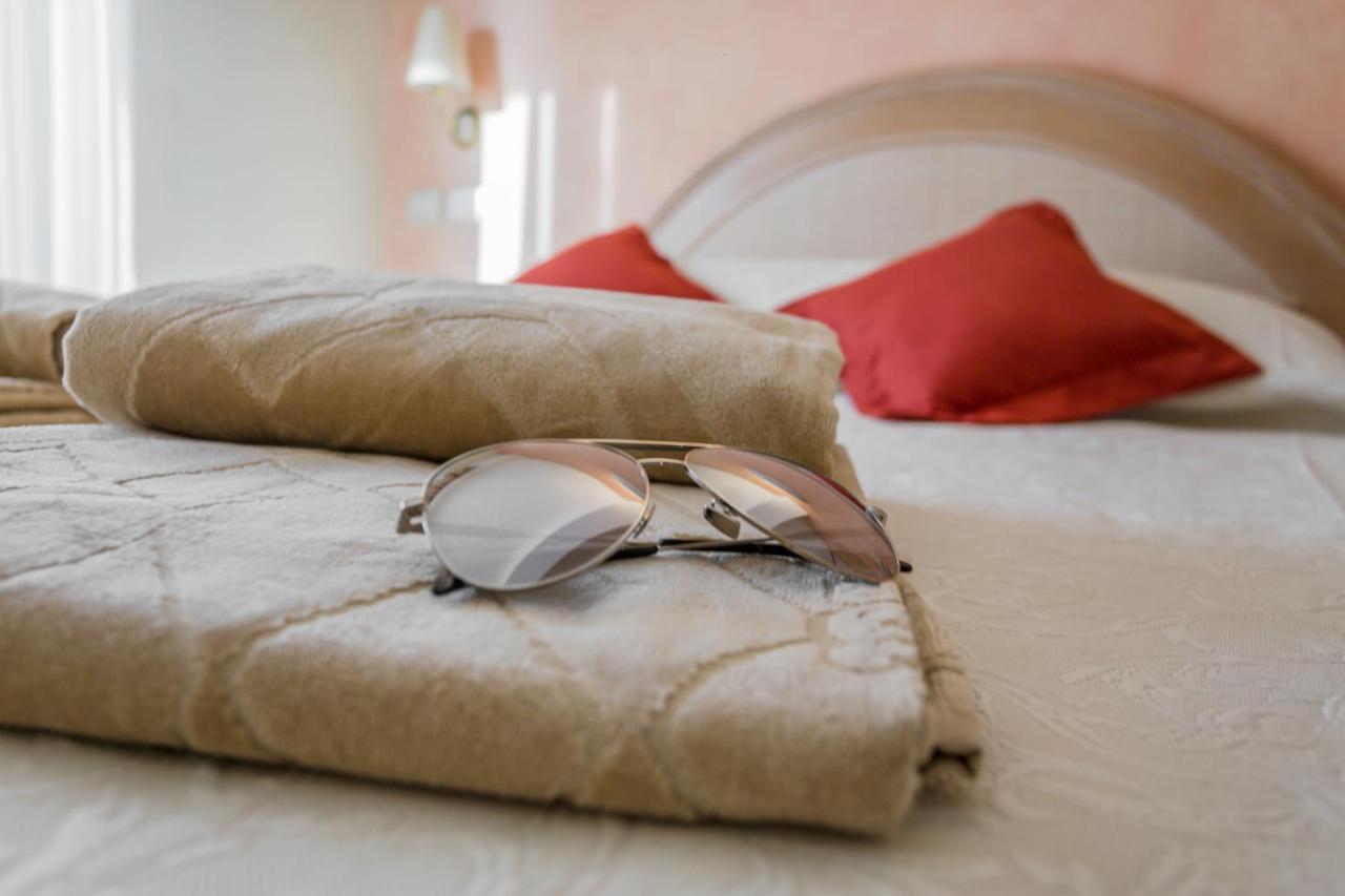 Hotel Derby Exclusive Milano Marittima Bagian luar foto