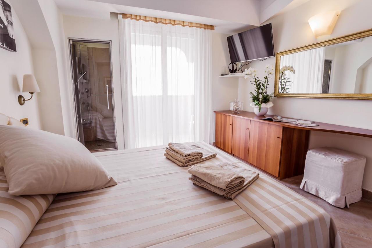 Hotel Derby Exclusive Milano Marittima Bagian luar foto
