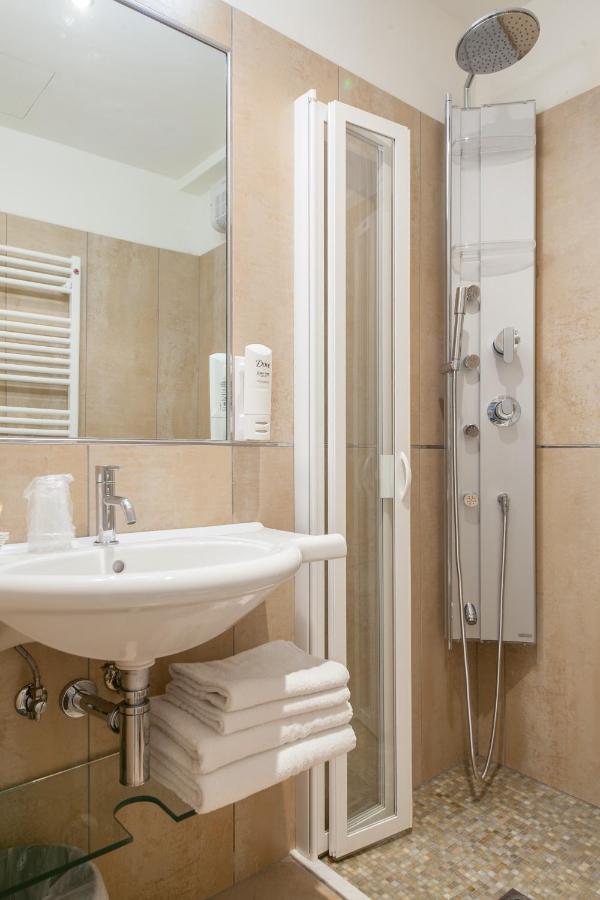 Hotel Derby Exclusive Milano Marittima Bagian luar foto