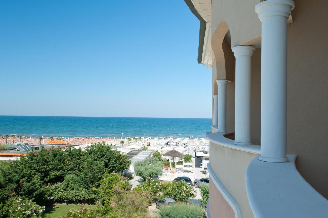 Hotel Derby Exclusive Milano Marittima Bagian luar foto