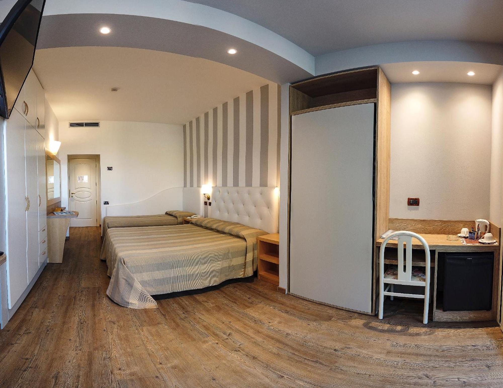 Hotel Derby Exclusive Milano Marittima Bagian luar foto