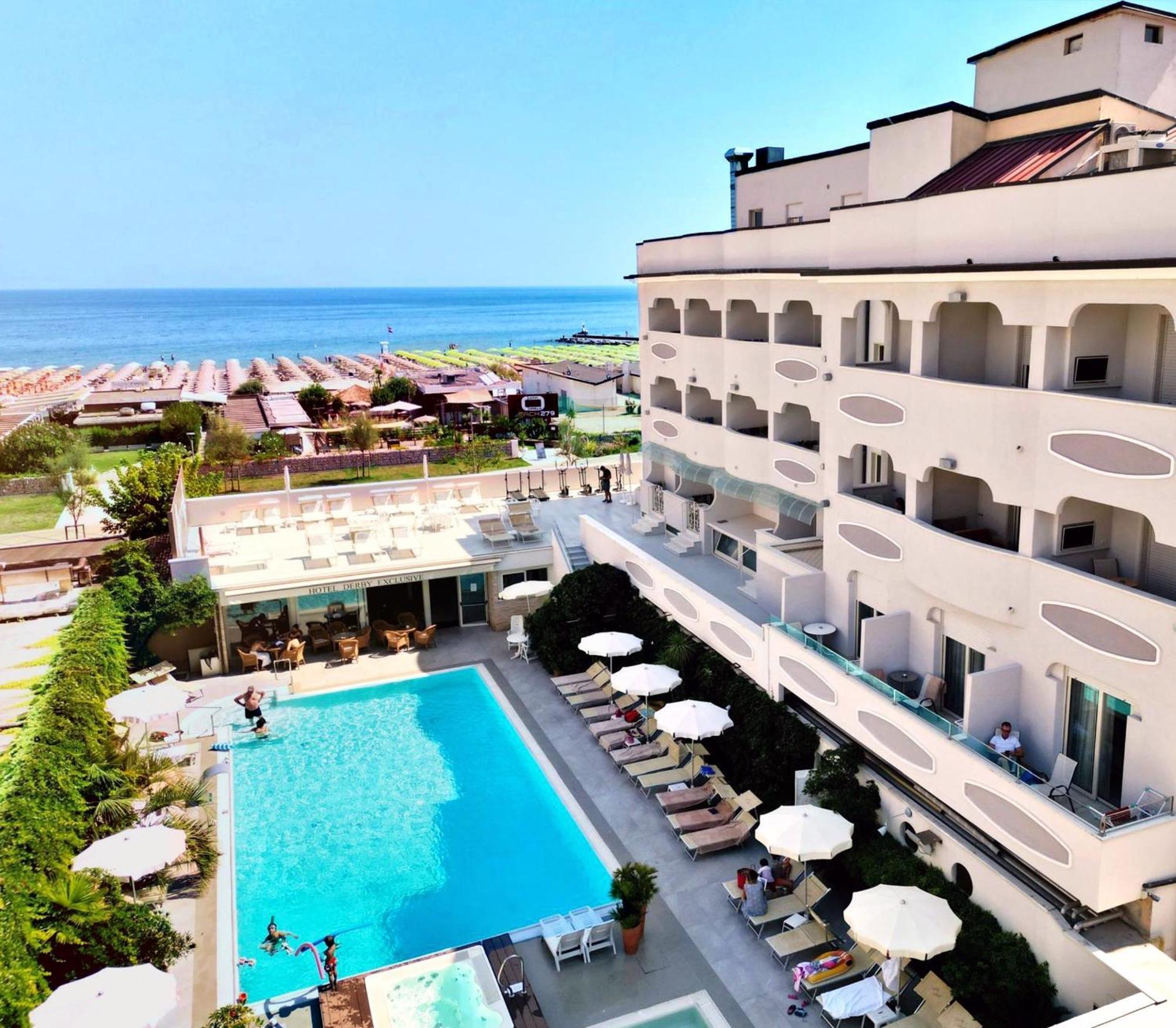 Hotel Derby Exclusive Milano Marittima Bagian luar foto