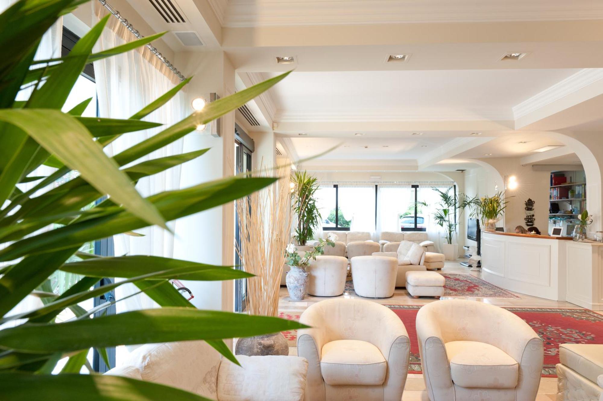 Hotel Derby Exclusive Milano Marittima Bagian luar foto