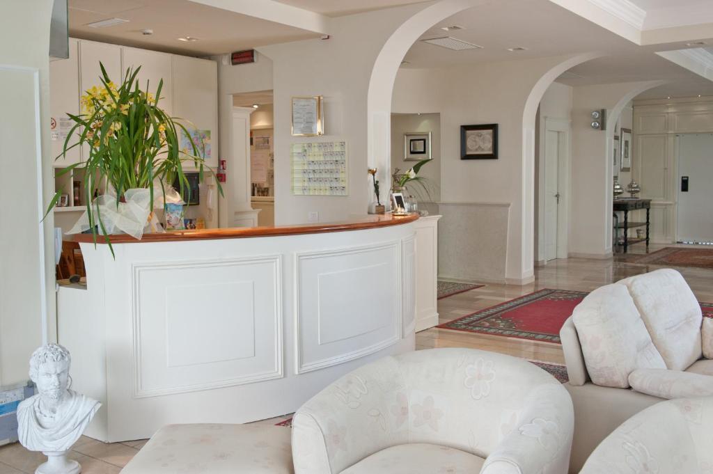 Hotel Derby Exclusive Milano Marittima Bagian luar foto
