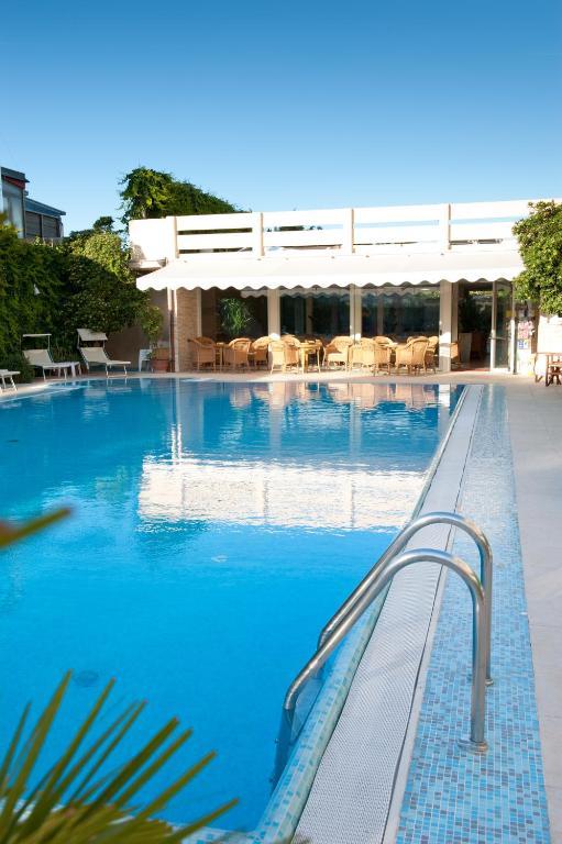 Hotel Derby Exclusive Milano Marittima Bagian luar foto