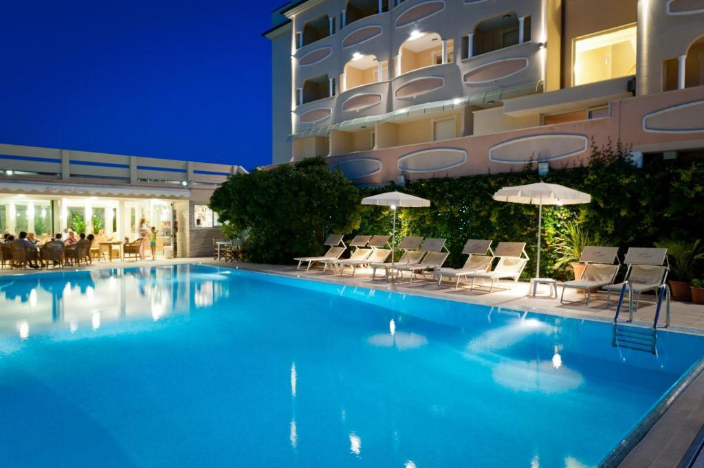 Hotel Derby Exclusive Milano Marittima Bagian luar foto