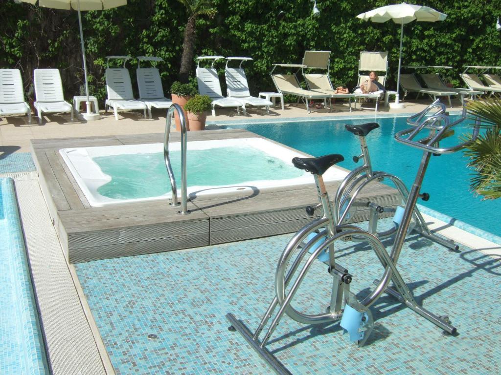 Hotel Derby Exclusive Milano Marittima Bagian luar foto