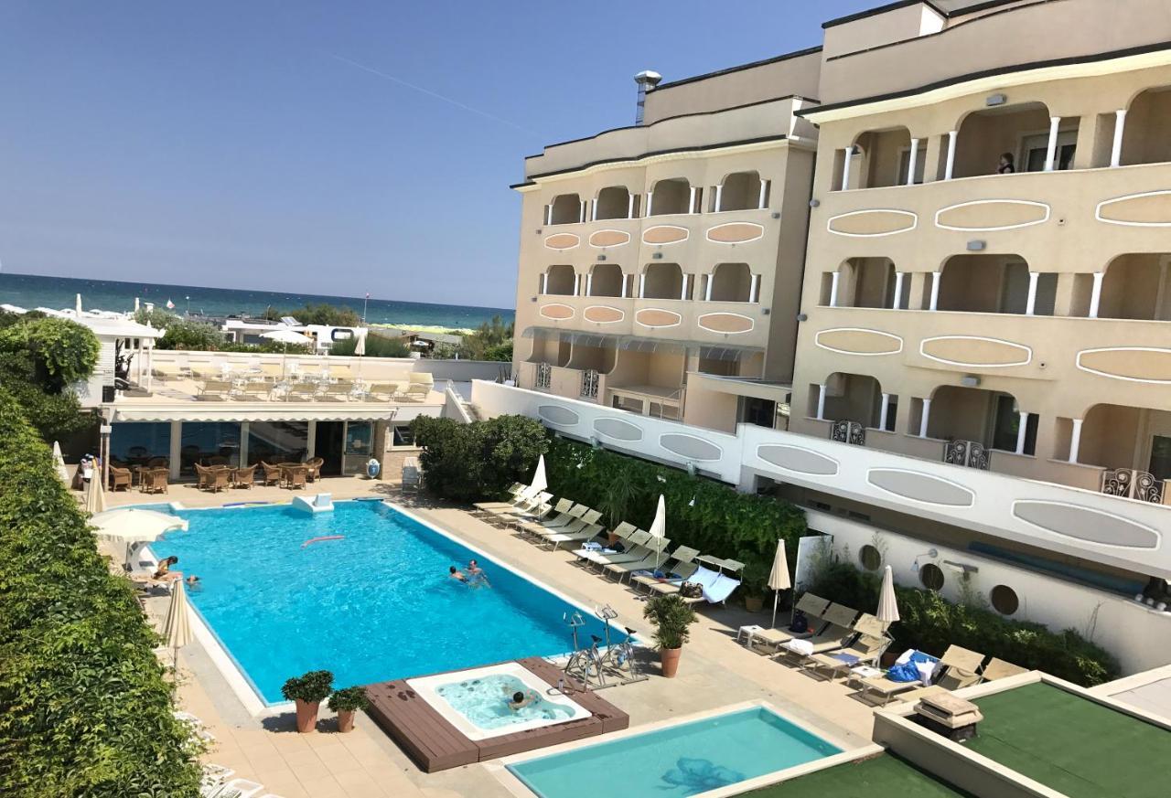 Hotel Derby Exclusive Milano Marittima Bagian luar foto