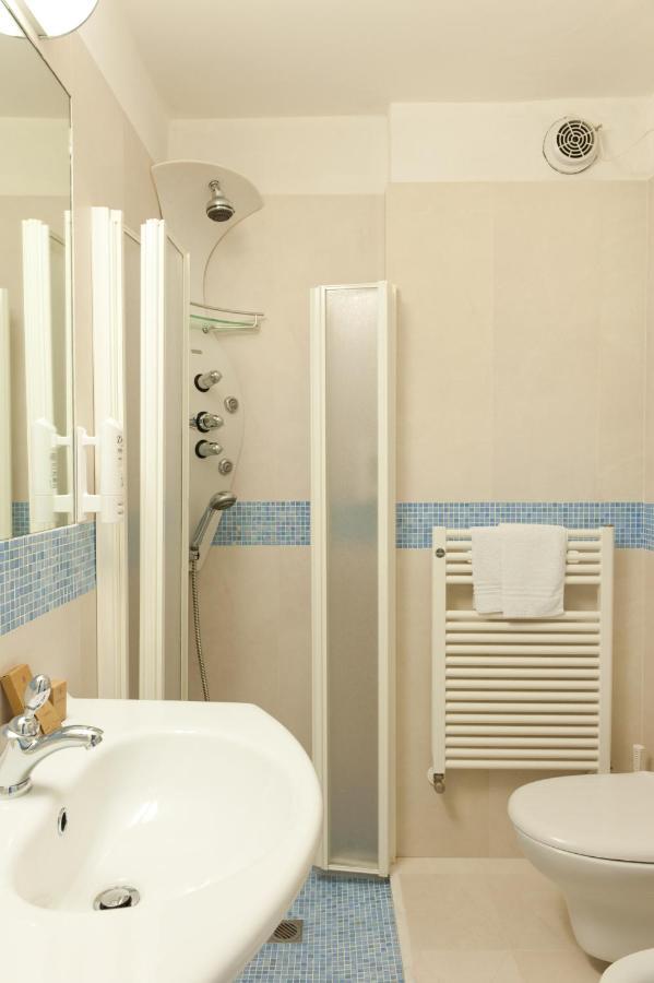 Hotel Derby Exclusive Milano Marittima Ruang foto