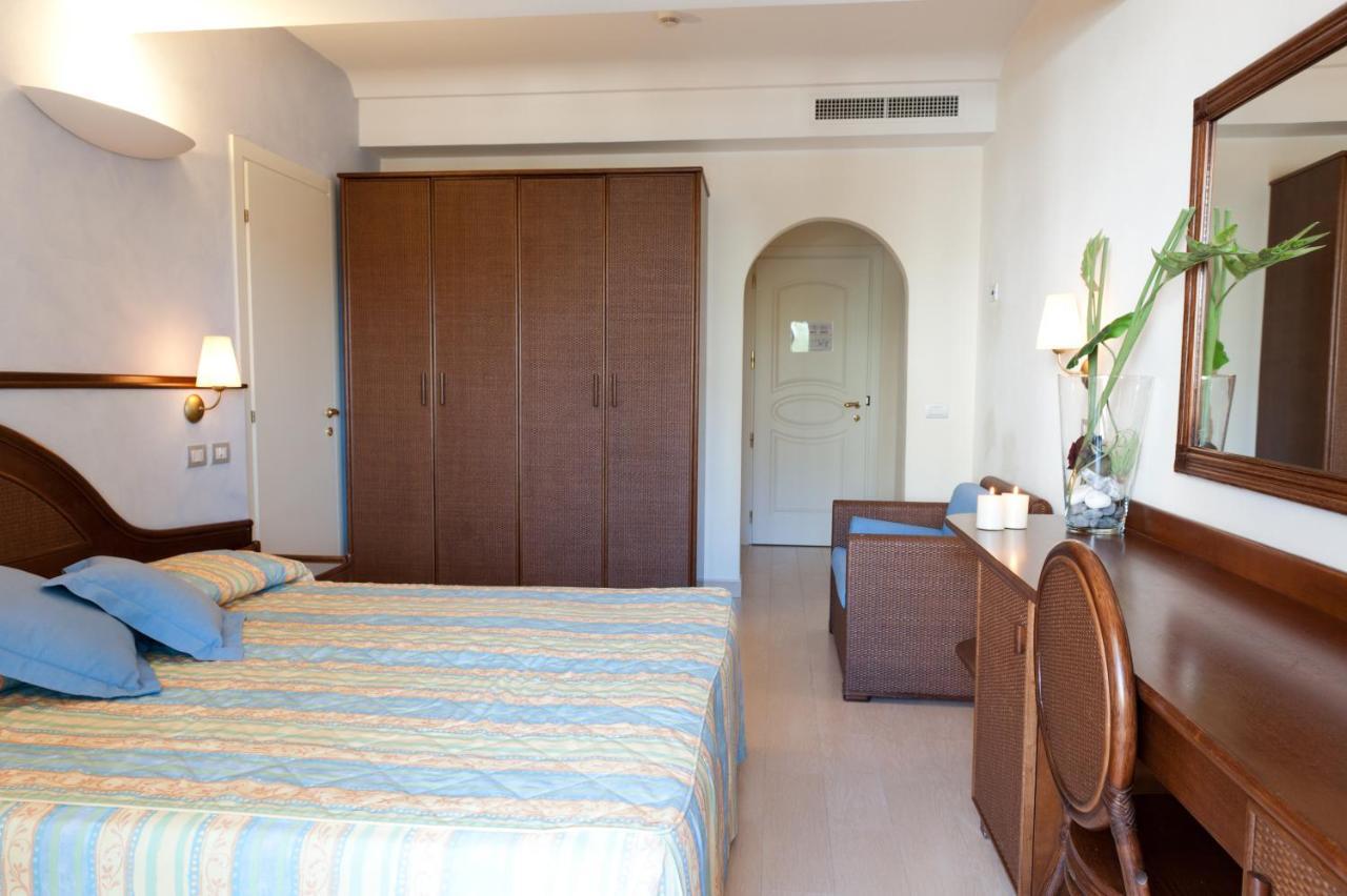 Hotel Derby Exclusive Milano Marittima Ruang foto
